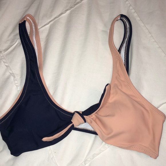 Bikini - Picture 2 of 3